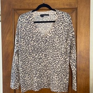 Cashmere V neck cheetah print sweater